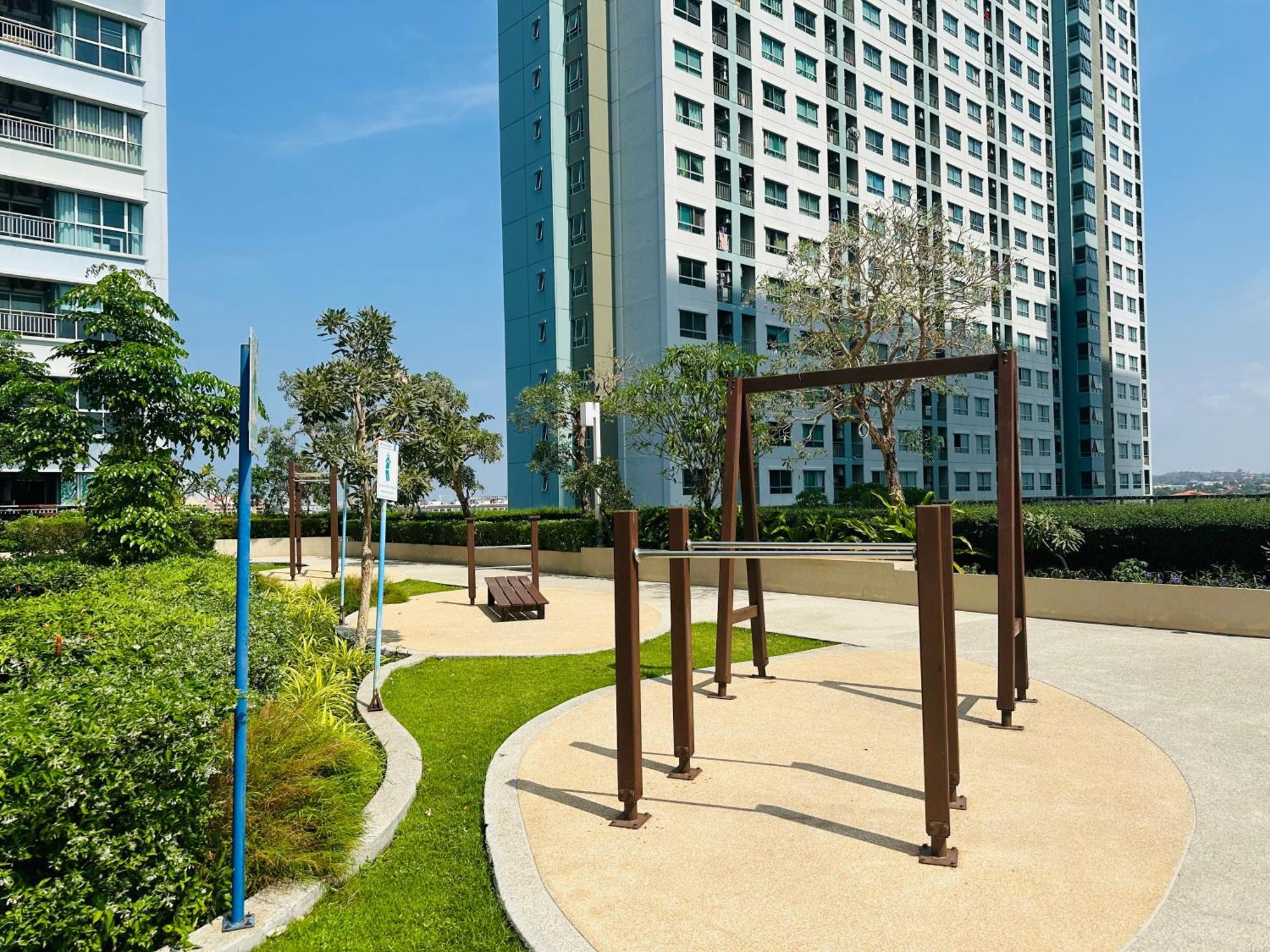 Seaview Beach Room Lumpini-Pool And Gym Face To Ocean Jomtien Exterior foto
