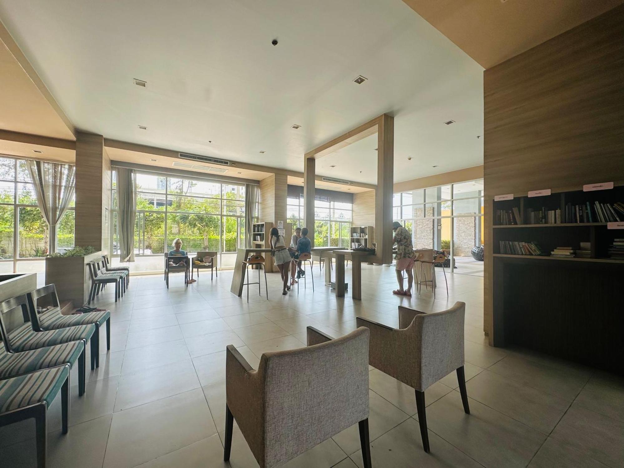 Seaview Beach Room Lumpini-Pool And Gym Face To Ocean Jomtien Exterior foto