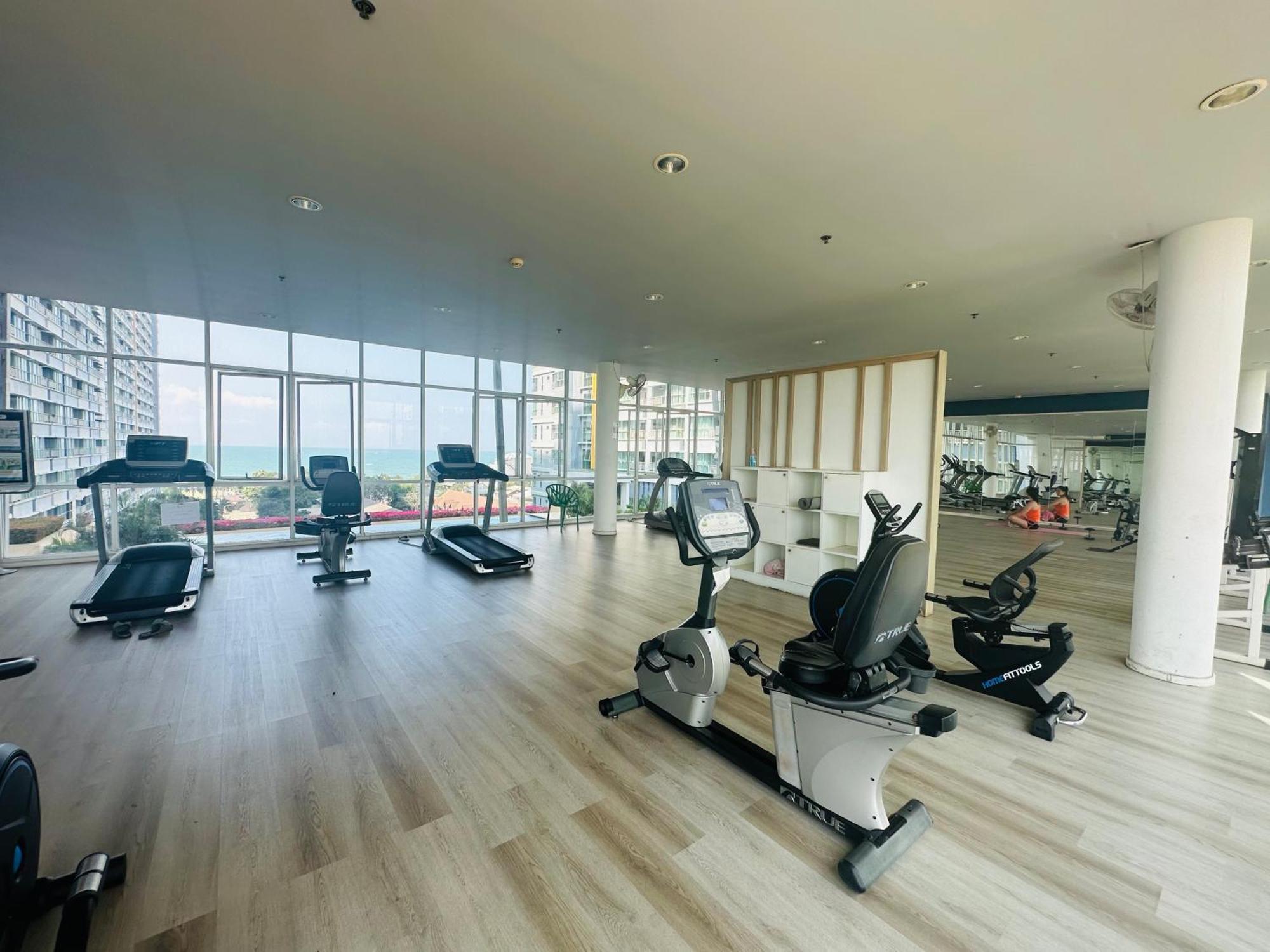 Seaview Beach Room Lumpini-Pool And Gym Face To Ocean Jomtien Exterior foto
