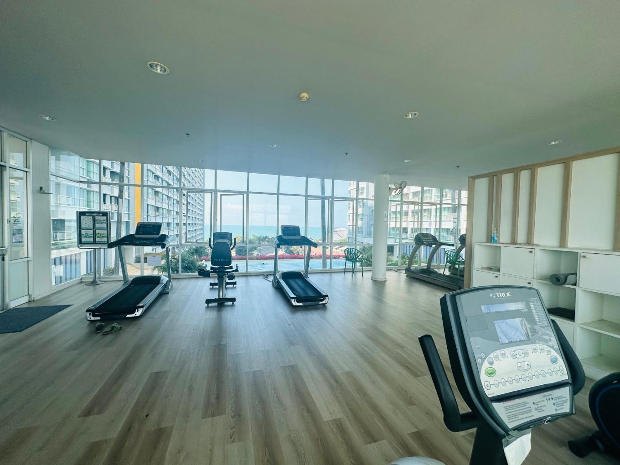 Seaview Beach Room Lumpini-Pool And Gym Face To Ocean Jomtien Exterior foto