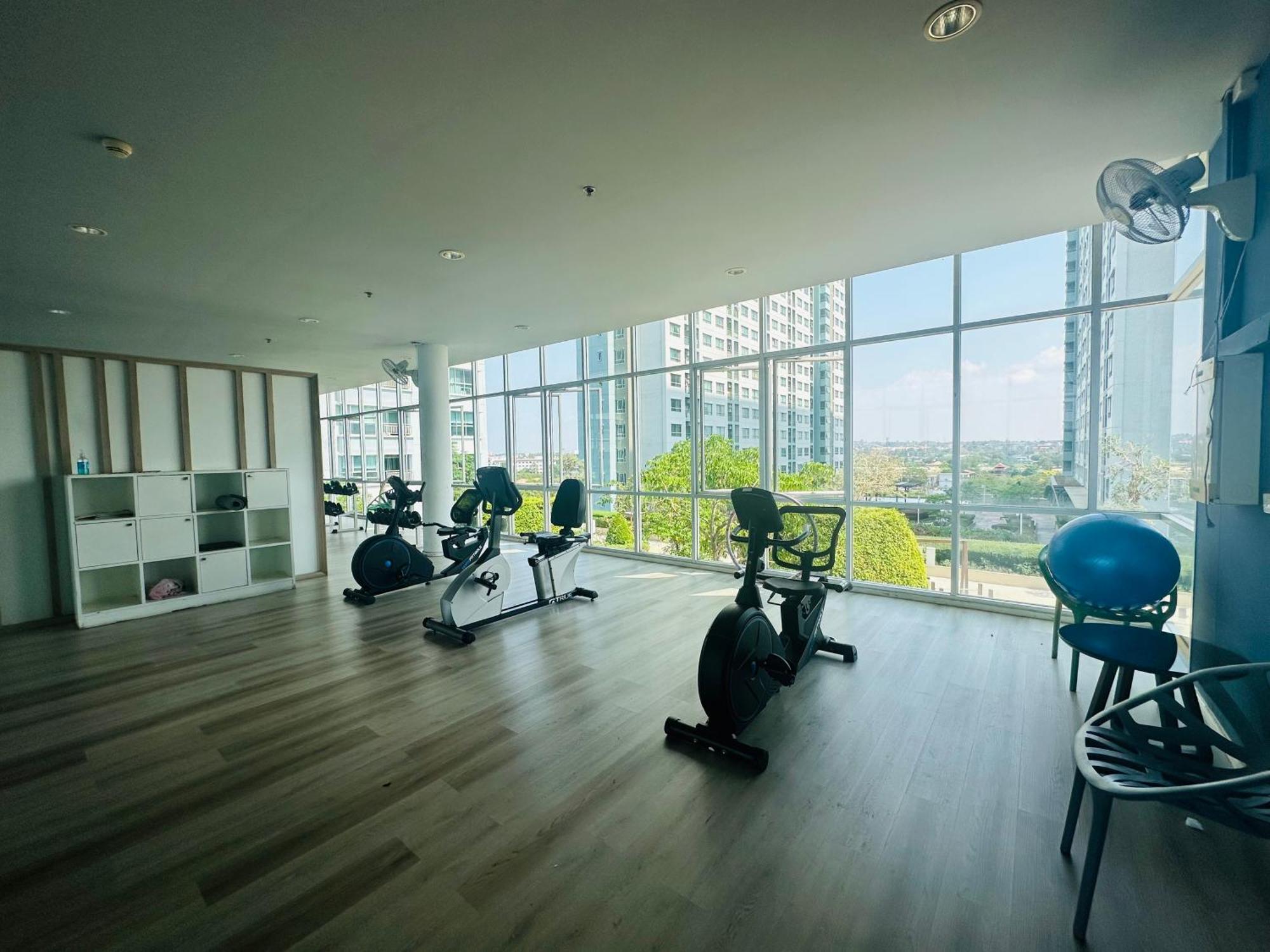 Seaview Beach Room Lumpini-Pool And Gym Face To Ocean Jomtien Exterior foto