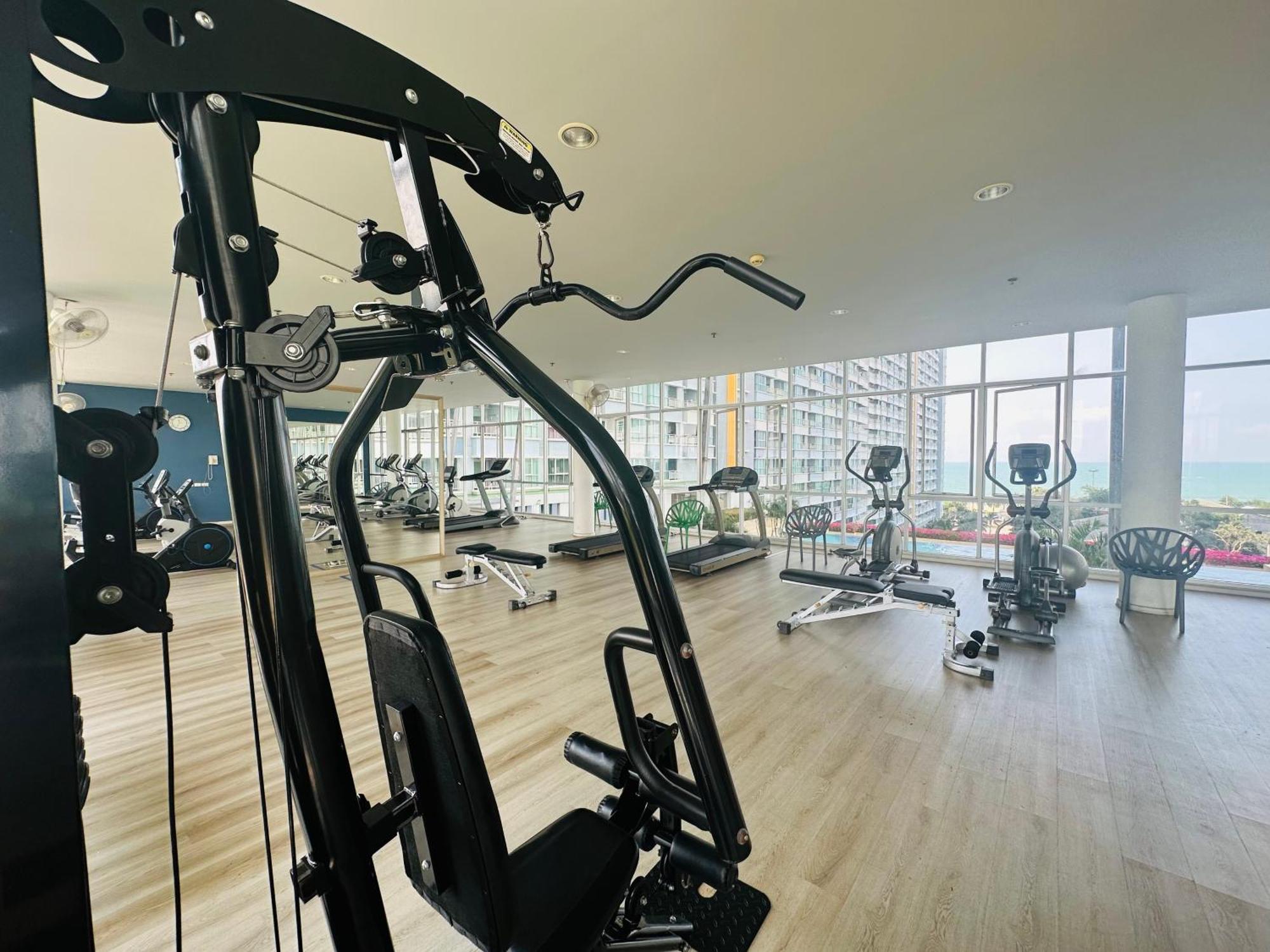 Seaview Beach Room Lumpini-Pool And Gym Face To Ocean Jomtien Exterior foto